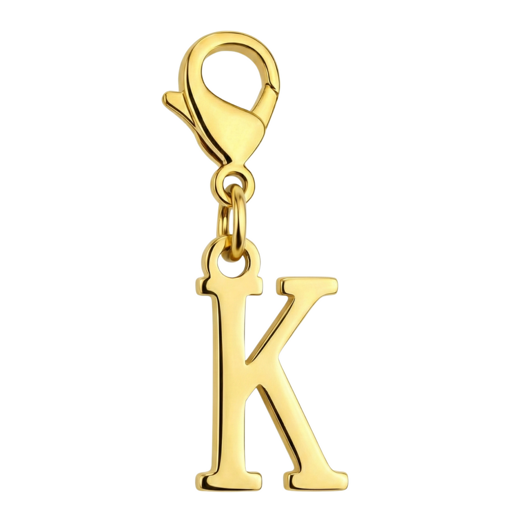 K Charm vor weißem Hintergrund